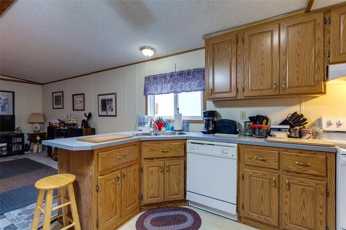 40-1750 Lenz Road, West Kelowna, BC - Indoor Photo Showing Kitchen With Double Sink