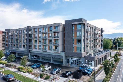 608-925 Leon Avenue, Kelowna, BC - Outdoor With Facade