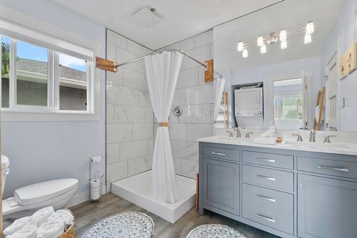 845 Richter Street, Kelowna, BC - Indoor Photo Showing Bathroom