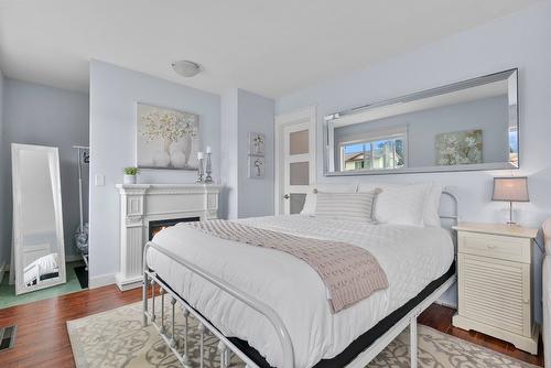 845 Richter Street, Kelowna, BC - Indoor Photo Showing Bedroom