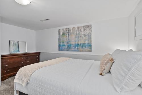 845 Richter Street, Kelowna, BC - Indoor Photo Showing Bedroom