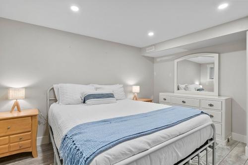 845 Richter Street, Kelowna, BC - Indoor Photo Showing Bedroom