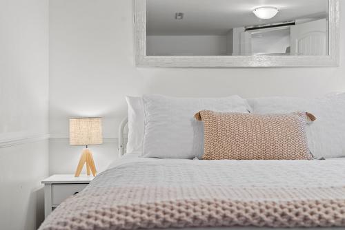 845 Richter Street, Kelowna, BC - Indoor Photo Showing Bedroom