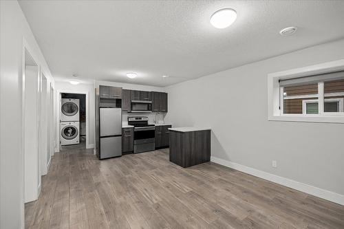 3737 Inverness Road, West Kelowna, BC - Indoor Photo Showing Kitchen