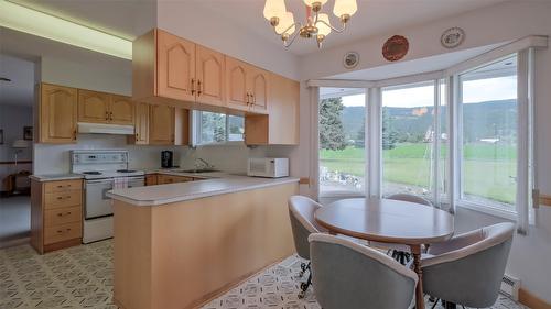 5831 Old Vernon Road, Kelowna, BC - Indoor Photo Showing Kitchen