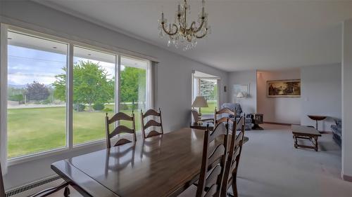 5831 Old Vernon Road, Kelowna, BC - Indoor Photo Showing Dining Room