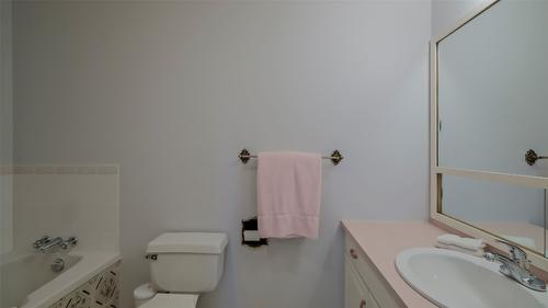 5831 Old Vernon Road, Kelowna, BC - Indoor Photo Showing Bathroom