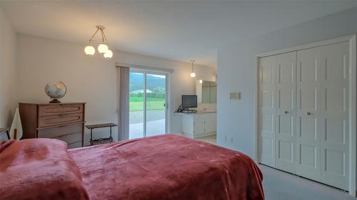 5831 Old Vernon Road, Kelowna, BC - Indoor Photo Showing Bedroom