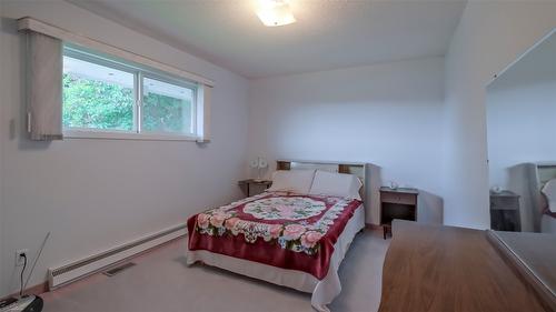 5831 Old Vernon Road, Kelowna, BC - Indoor Photo Showing Bedroom