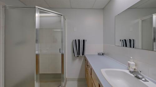 5831 Old Vernon Road, Kelowna, BC - Indoor Photo Showing Bathroom