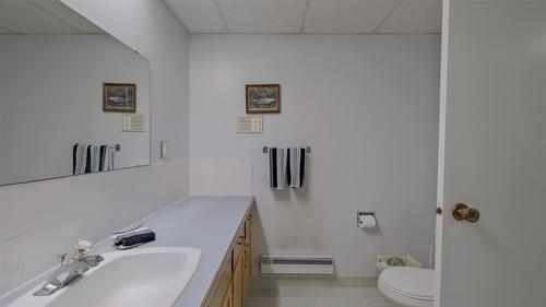 5831 Old Vernon Road, Kelowna, BC - Indoor Photo Showing Bathroom