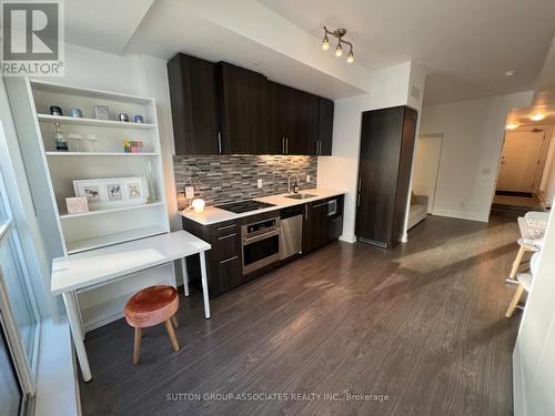 706 - 508 Wellington Street W, Toronto, ON - Indoor Photo Showing Kitchen