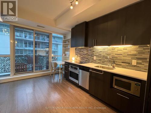 706 - 508 Wellington Street W, Toronto, ON - Indoor Photo Showing Kitchen With Upgraded Kitchen