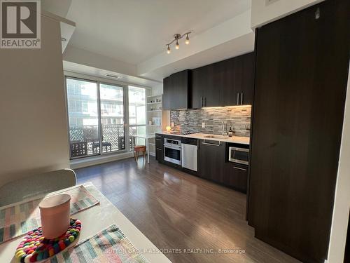 706 - 508 Wellington Street W, Toronto, ON - Indoor Photo Showing Kitchen