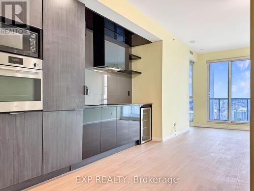 4901 - 70 Temperance Street, Toronto, ON - Indoor Photo Showing Kitchen