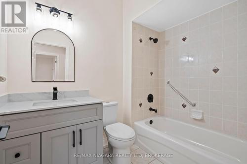 36 Longfellow Avenue, St. Catharines (452 - Haig), ON - Indoor Photo Showing Bathroom