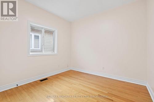 36 Longfellow Avenue, St. Catharines (452 - Haig), ON - Indoor Photo Showing Other Room