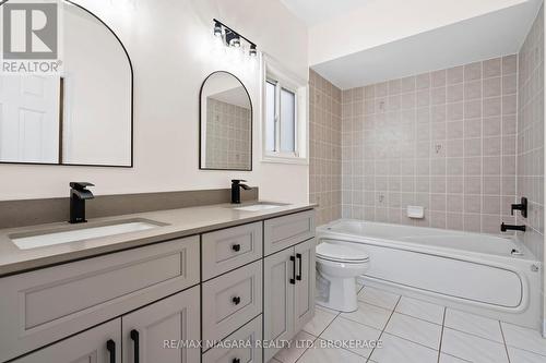 36 Longfellow Avenue, St. Catharines (452 - Haig), ON - Indoor Photo Showing Bathroom