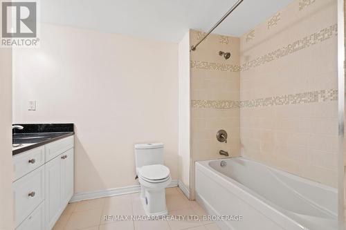 36 Longfellow Avenue, St. Catharines (452 - Haig), ON - Indoor Photo Showing Bathroom