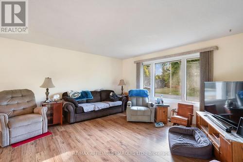 3307 Pearl Street, Ottawa, ON - Indoor Photo Showing Living Room