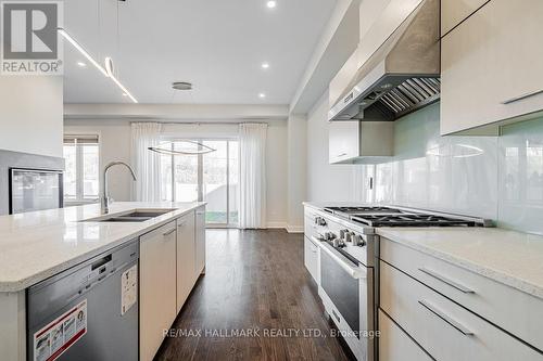 392 Farrell Road, Vaughan, ON - Indoor Photo Showing Kitchen With Double Sink With Upgraded Kitchen