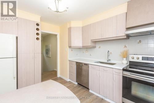 3337 Rhonda Valley, Mississauga, ON - Indoor Photo Showing Kitchen