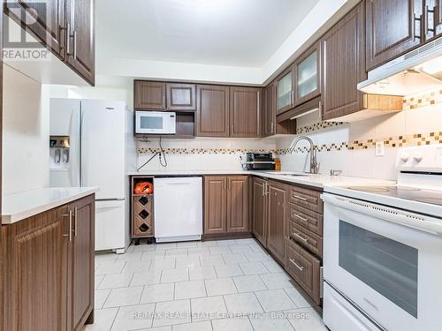 58 - 1 Royalwood Crescent, Hamilton, ON - Indoor Photo Showing Kitchen