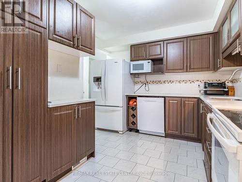 58 - 1 Royalwood Crescent, Hamilton, ON - Indoor Photo Showing Kitchen