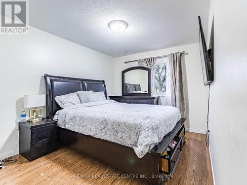 58 - 1 Royalwood Crescent, Hamilton, ON - Indoor Photo Showing Bedroom