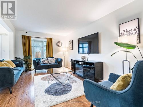 58 - 1 Royalwood Crescent, Hamilton, ON - Indoor Photo Showing Living Room