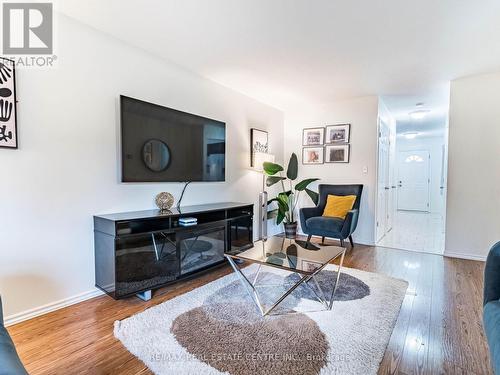 58 - 1 Royalwood Crescent, Hamilton, ON - Indoor Photo Showing Living Room