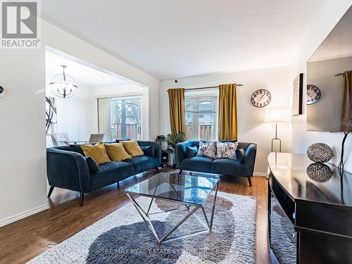 58 - 1 Royalwood Crescent, Hamilton, ON - Indoor Photo Showing Living Room