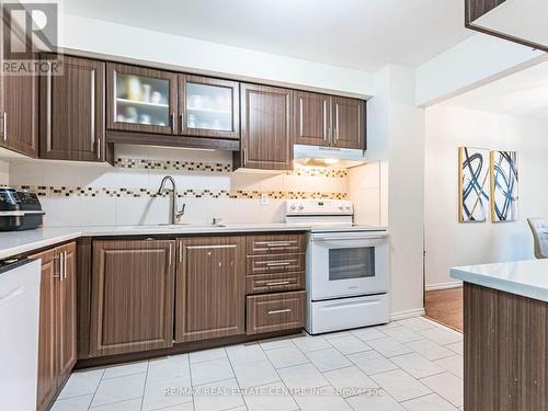 58 - 1 Royalwood Crescent, Hamilton, ON - Indoor Photo Showing Kitchen