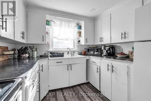 32-34 Gloucester Street N, Cornwall, ON - Indoor Photo Showing Kitchen