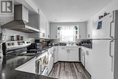 32-34 Gloucester Street N, Cornwall, ON - Indoor Photo Showing Kitchen