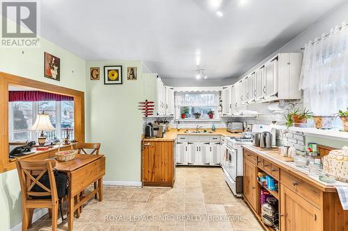 186 Glenwood Avenue, Port Colborne (878 - Sugarloaf), ON - Indoor Photo Showing Kitchen