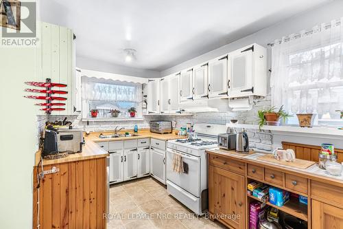 186 Glenwood Avenue, Port Colborne (878 - Sugarloaf), ON - Indoor Photo Showing Kitchen With Double Sink