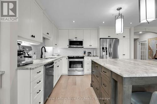 408 - 106 Bard Boulevard, Guelph (Pine Ridge), ON - Indoor Photo Showing Kitchen With Stainless Steel Kitchen With Upgraded Kitchen