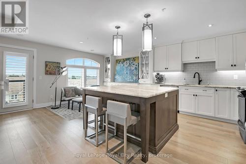 408 - 106 Bard Boulevard, Guelph (Pine Ridge), ON - Indoor Photo Showing Kitchen With Upgraded Kitchen