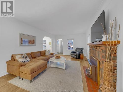 80 Wilson Avenue, Chatham, ON - Indoor Photo Showing Living Room