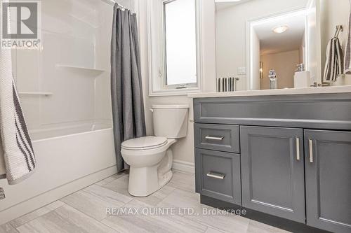 15 Nipigon Street, Belleville, ON - Indoor Photo Showing Bathroom