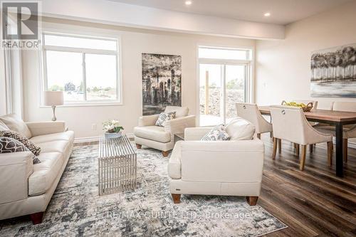 15 Nipigon Street, Belleville, ON - Indoor Photo Showing Living Room