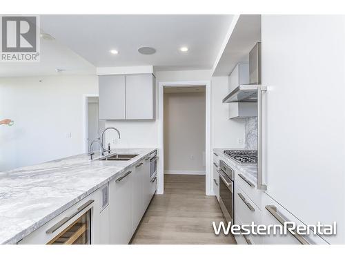 1335 Howe Street, Vancouver, BC - Indoor Photo Showing Kitchen With Double Sink With Upgraded Kitchen