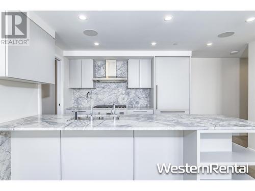 1335 Howe Street, Vancouver, BC - Indoor Photo Showing Kitchen