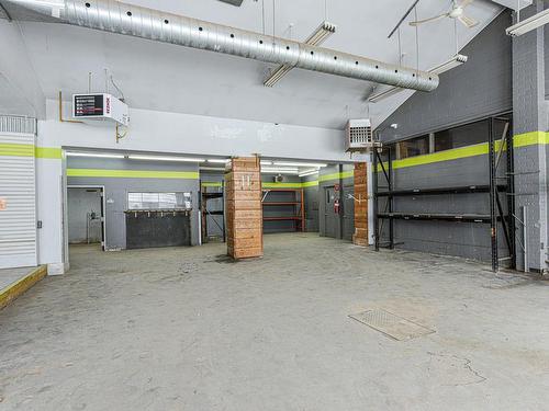 Commerce - 5800 Boul. Taschereau, Brossard, QC - Indoor Photo Showing Garage