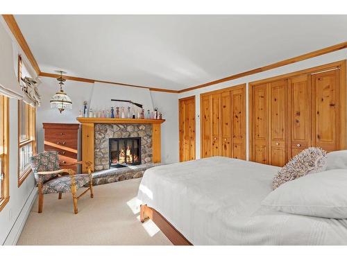 Bedroom - 169 Ch. Du Lac-Ouimet, Mont-Tremblant, QC - Indoor Photo Showing Bedroom With Fireplace