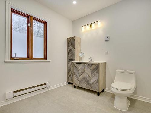 Bathroom - 46 383E Avenue, Saint-Hippolyte, QC - Indoor Photo Showing Bathroom