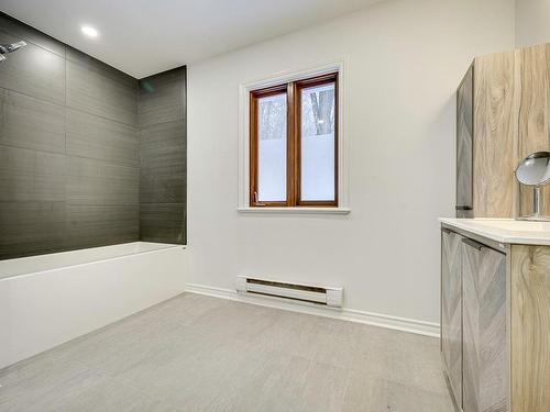 Bathroom - 46 383E Avenue, Saint-Hippolyte, QC - Indoor