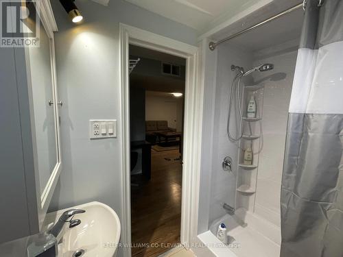 4 Knowland Drive, Toronto, ON - Indoor Photo Showing Bathroom