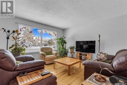 630 Forrester Road, Saskatoon, SK - Indoor Photo Showing Living Room